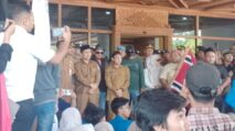 Ratusan Massa Geruduk Kantor Gubernur Aceh, Desak Pemerintah Jaga Perdamaian dan Kembalikan 4 Pulau