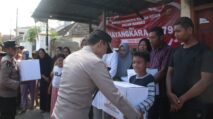 Korban Kebakaran Sukaramai Terima Bantuan Sosial dari Kapolresta Banda Aceh