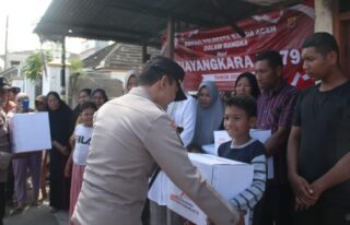 Korban Kebakaran Sukaramai Terima Bantuan Sosial dari Kapolresta Banda Aceh